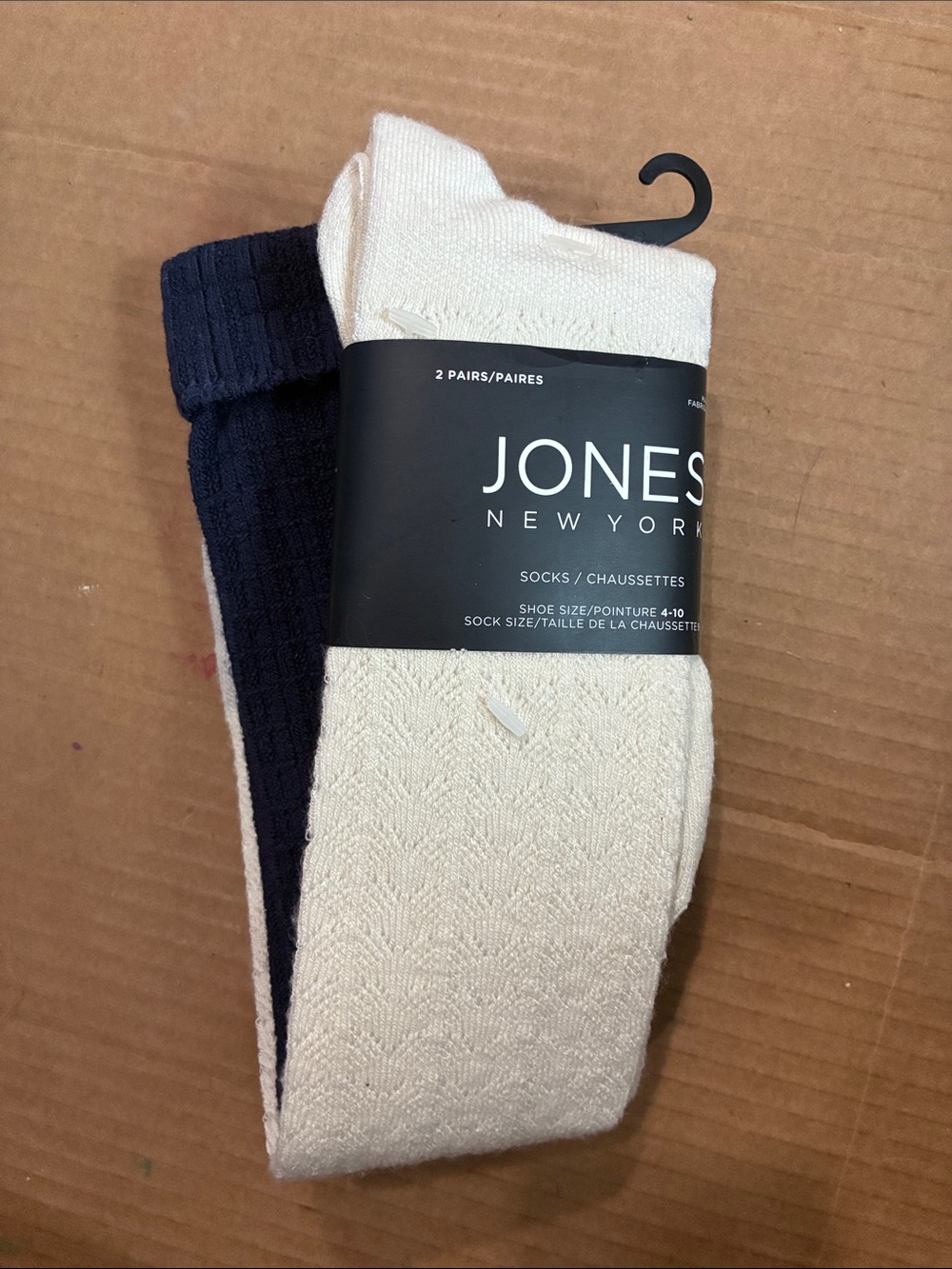 6️⃣ Jones New York Crew Socks in Navy and Cream - 2 Pack